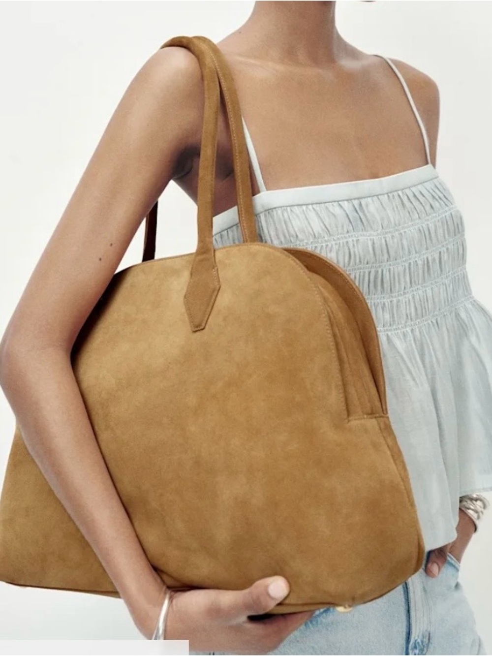 Reformation
Oversized Seraphina Suede Tote - Picture 8 of 8